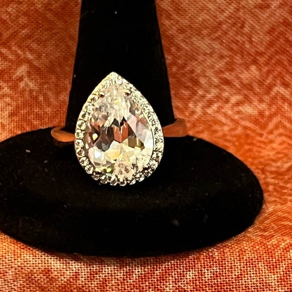 Elegant Silver Pear AAA CZ Ring Sz 9 Incredibly Brilliant 10ctw. Shine on!!! - Picture 4 of 4